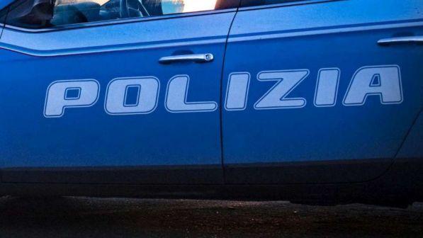 Varese, in stato confusionale terrorizza i passanti con uno spadino: preso