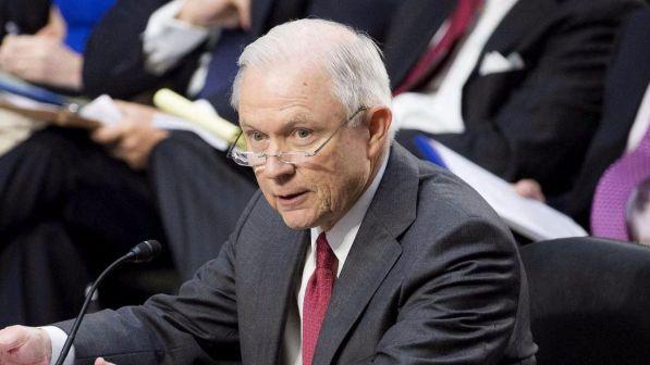 Trump: Sessions al sicuro almeno fino a elezioni di novembre