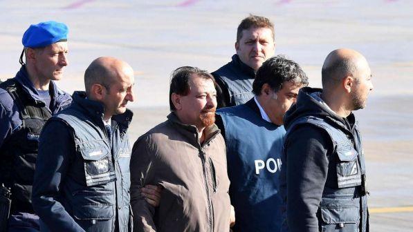 Battisti, cardinale Becciu: sbagliato risvegliare istinti forcaioli