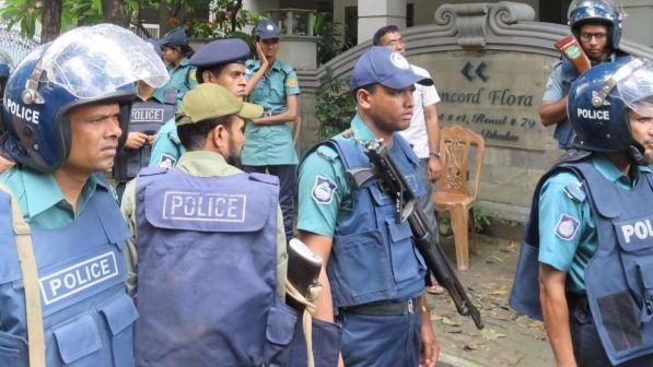 Bangladesh, polizia uccide terrorista responsabile dell'attentato di Dacca