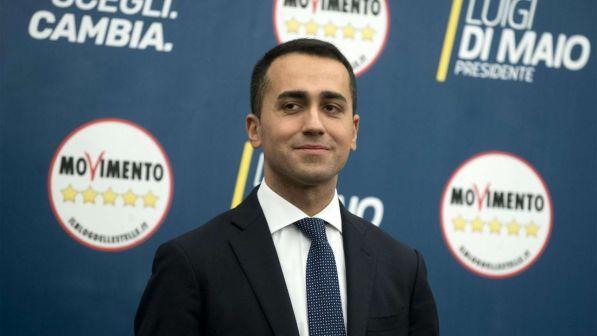 Di Maio: "No a un governo istituzionale o di tutti" | Attacco a Padoan: "E' irresponsabile, avvelena i pozzi"