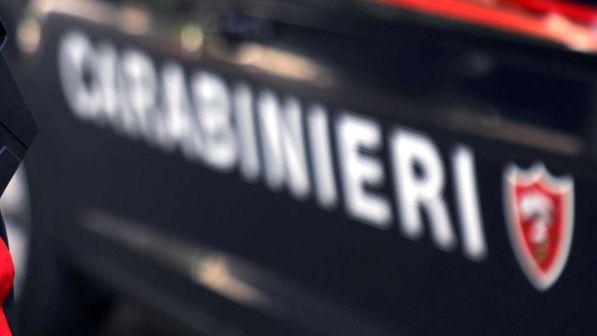 Carbonia, studenti organizzano raid contro l'insegnante a fine lezione: oggetti lanciati al buio contro di lei