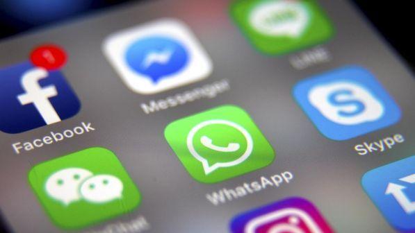 Milano, si finge bimba su WhatsApp e abusa di tre minori: arrestato