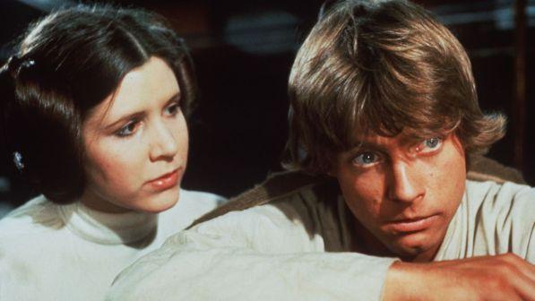 Mark Hamill ha le idee chiare sulla Walk of Fame: "Togliete la stella a Trump e datela a Carrie Fisher"
