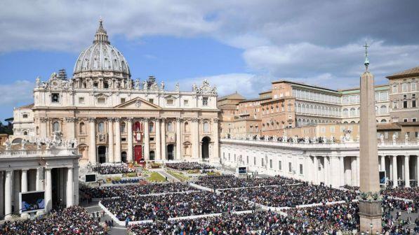Chiesa cattolica, più fedeli ma meno vocazioni: -10% suore in 7 anni