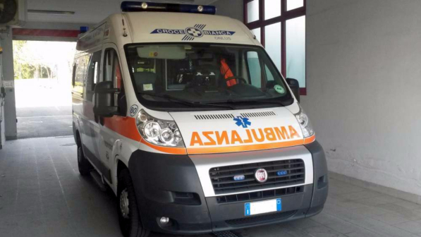 Treviso, bimbo si sporge da finestra e cade da terzo piano: grave