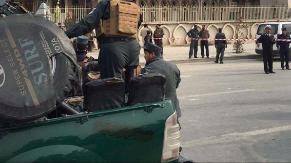 Afghanistan, attacco armato in moschea Kabul: vittime