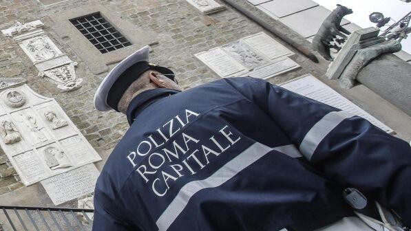 Roma, nuova bufera sui vigili: pioggia di esoneri da servizi esterni