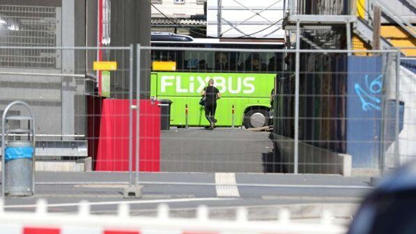 Germania, pullman Flixbus diretto a Berlino si ribalta in autostrada: 16 feriti
