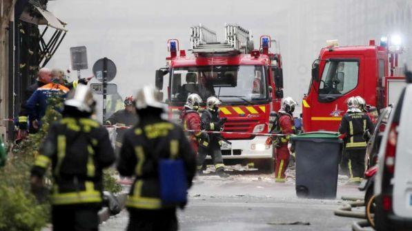 Esplosione a Parigi, due italiani feriti: una in gravi condizioni