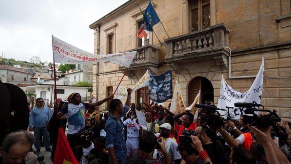 Migranti, Tar annulla provvedimento che escludeva Riace dallo Sprar