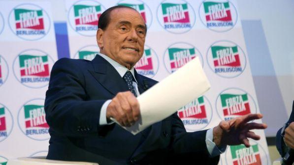 Berlusconi: "Non negozio con Salvini, il governo cadrà"