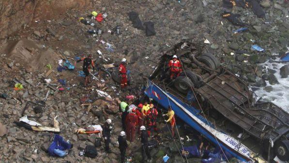 Venezuela, si ribalta un bus: 16 morti e 30 feriti