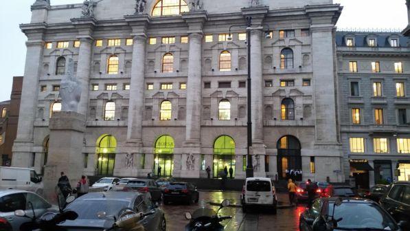 Borsa, Piazza Affari chiude in ribasso: Ftse Mib a -2,03%