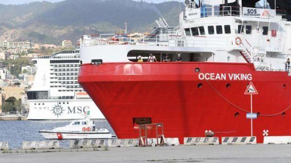 Migranti, sbarco della Ocean Viking: arrestati 2 presunti scafisti