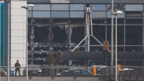 Bruxelles, scalo chiuso fino a martedì Obama: "Difenderemo il Belgio"