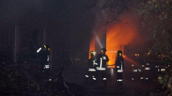 Incendio in un campo nomadi di Torino: nessun ferito