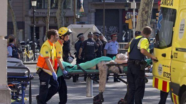 Attacco a Barcellona, radio: "Almeno 13 morti e diversi feriti"
