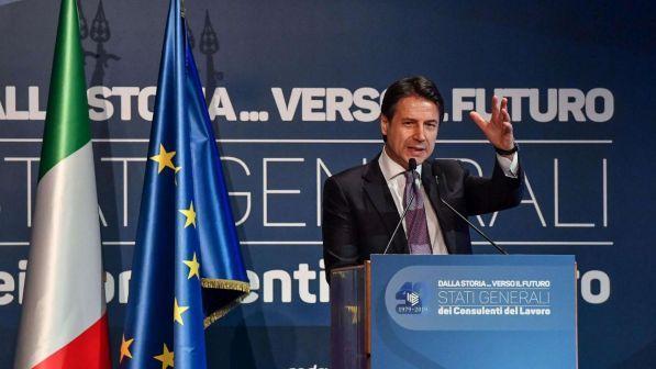 Conte: "Il rinvio del reddito di cittadinanza è per fare le cose per bene"