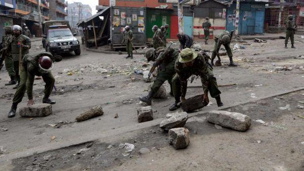 Scontri dopo il voto in Kenya, opposizione: più di cento morti