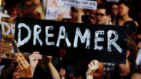 Usa, sei Dreamers fanno causa a Trump: "Stop Daca incostituzionale"