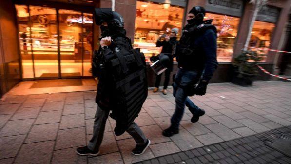 Attentato Strasburgo, 5 arresti: fornirono armi all'attentatore