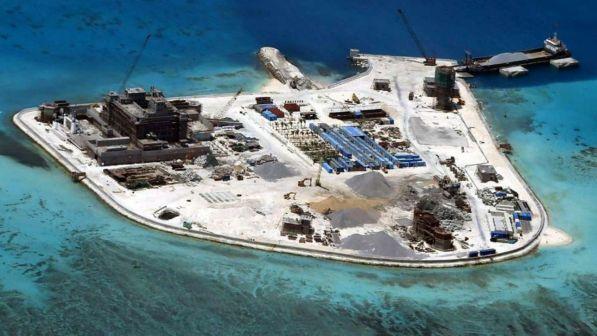 Nave Usa naviga in acque contese del Mar della Cina