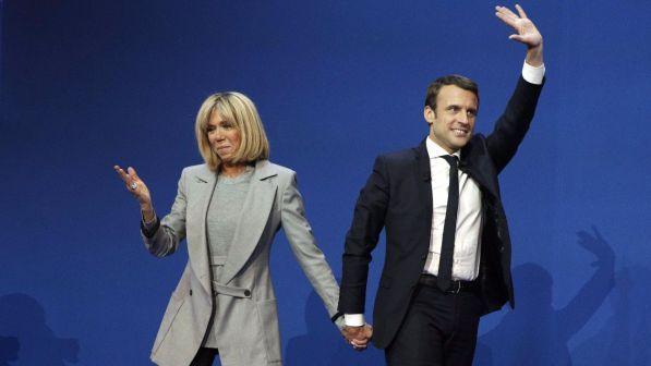 Francia, Brigitte Macron non avrà uno status da "première dame"