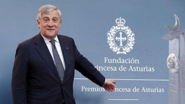 Centrodestra, Tajani: "Nessun patto Berlusconi-Juncker contro Lega"