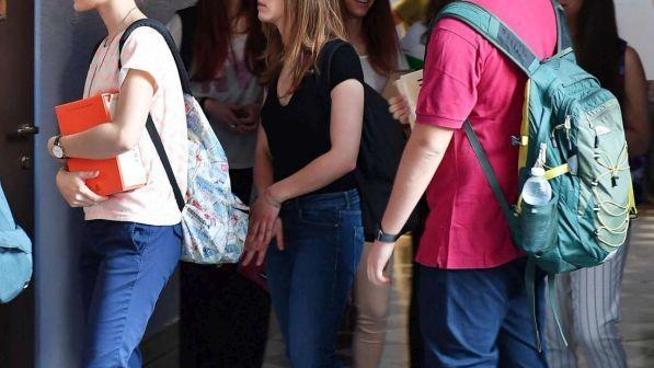 O il primo voto o l'ultima gita: 18enni liceali di Milano davanti a un bivio