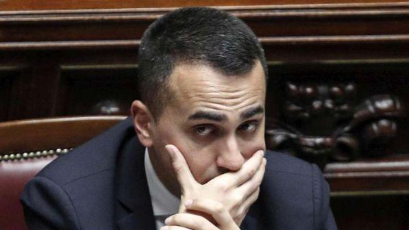 Salvataggio Carige,Di Maio: neanche un euro a banche,Renzi fa ridere
