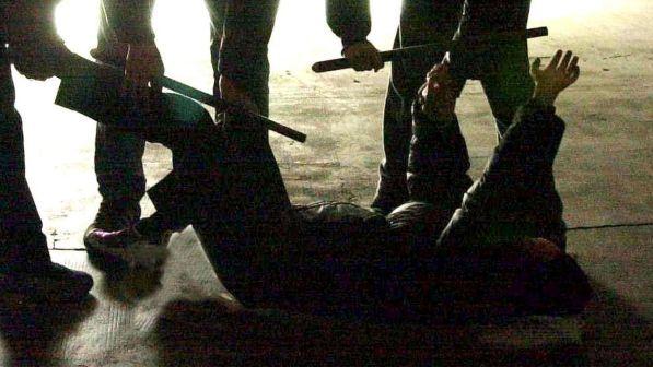 Rovigo, bulli umiliano disabile: lo rapinano e poi gli urinano addosso