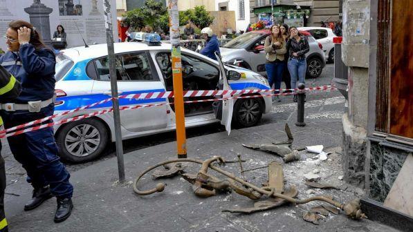 Napoli, cede struttura di ferro: un turista 17enne ferito in testa