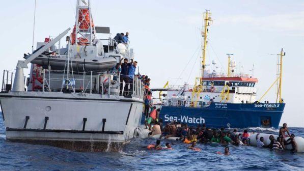 Migranti, de Magistris: pronti ad aprire porto di Napoli a Sea Watch