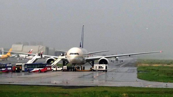 Turbolenza su un volo diretto a Sydney: almeno 35 feriti a bordo