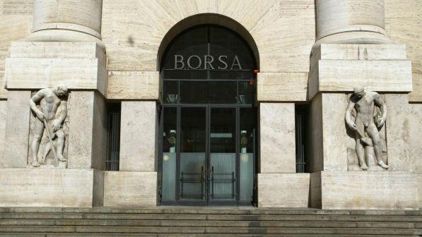 Borsa, Piazza Affari chiude in calo: Ftse Mib -1,43%, crollo di Fca