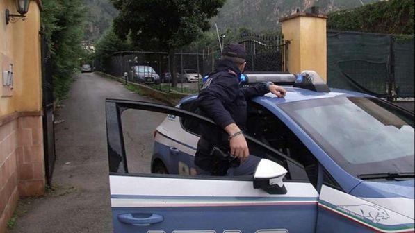 Palermo, ucciso a coltellate dalla moglie: arrestati anche i 2 figli