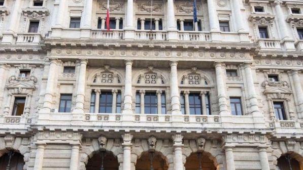 Esclamò "che azienda di m...", per la Cassazione non era da licenziare perché "non ha l'obbligo di stimare il datore"