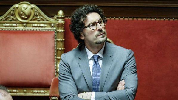 Toninelli: "Guardia Costiera pronta ad accompagnare la Open Arms"
