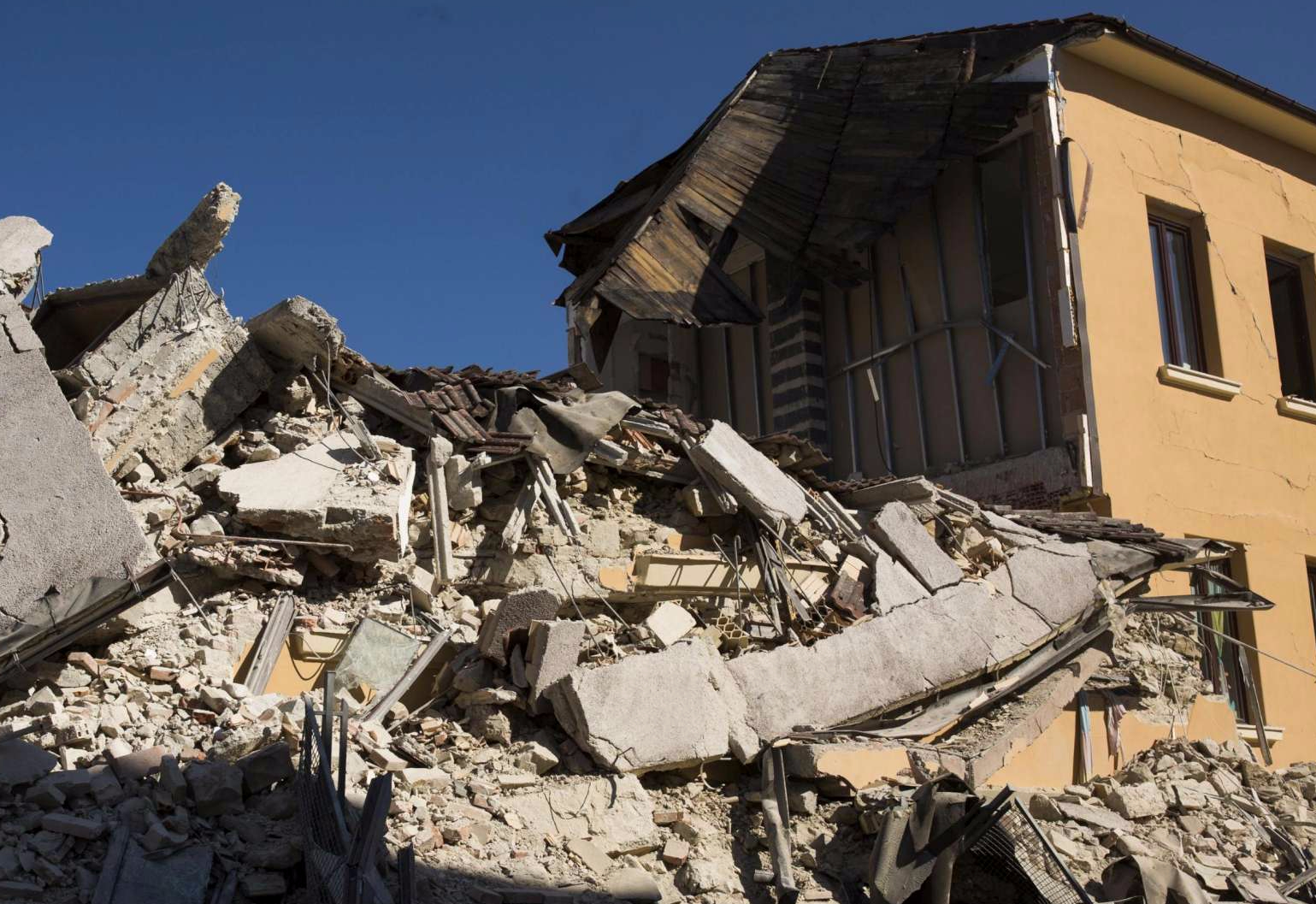 Scuola crollata ad Amatrice, ditta: non chiesero adeguamenti sismici