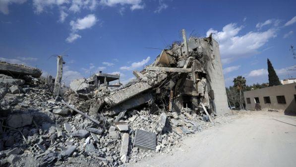 Siria, raid del regime di Assad su Idlib: almeno 25 civili uccisi