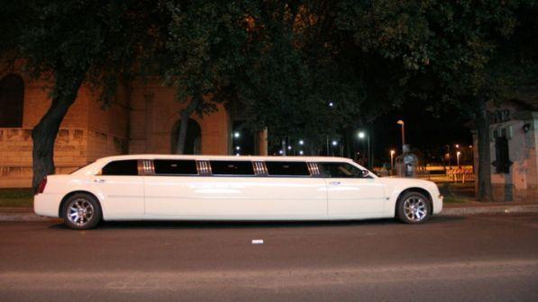 Limousine a 8 anni a scuola, una mamma alla preside: "Ma lei lo sapeva?"