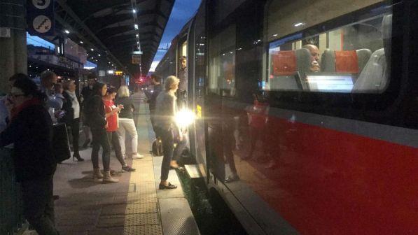 Roma, infarto dopo una disperata corsa per prendere un treno: 33enne salvato a Termini