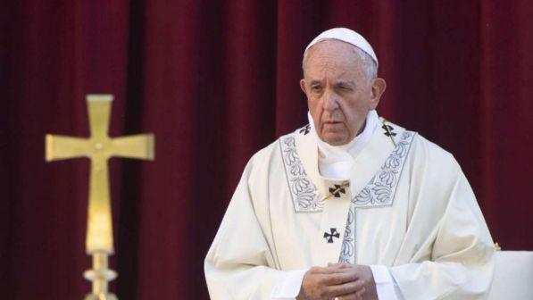 Papa: "A Roma degrado e abbandono, dobbiamo aiutare chi è in difficoltà"