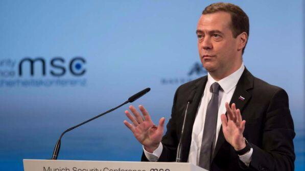 Medvedev: sanzioni Usa a Russia fine buoni rapporti con Trump
