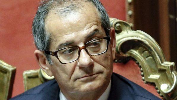 Tria: reddito di cittadinanza e calo tasse di pari passo