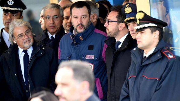 Cesare Battisti, Tajani: "A Ciampino disdicevole codazzo di politici" | Bonafede: "Offensivo non andare"