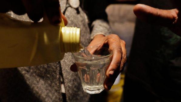 India, liquore al metanolo durante festa: 39 morti e 27 persone colte da malore