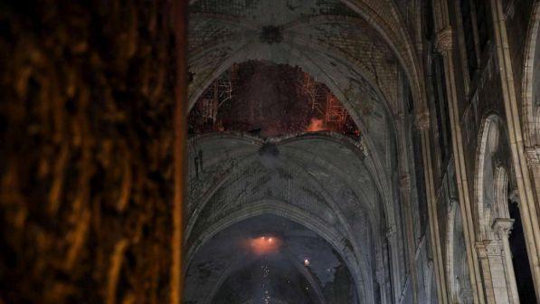 Notre-Dame, Tusk: "Tutti i 28 Stati Ue partecipino a ricostruzione"