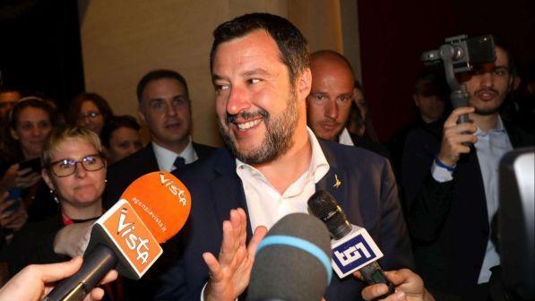 Salvini: "Raggi inadeguata a fare il sindaco, lasci fare ad altri"